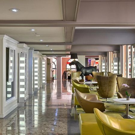Plaza Hotel Capitole Toulouse - Anciennement Crowne Plaza Тулуза Екстериор снимка